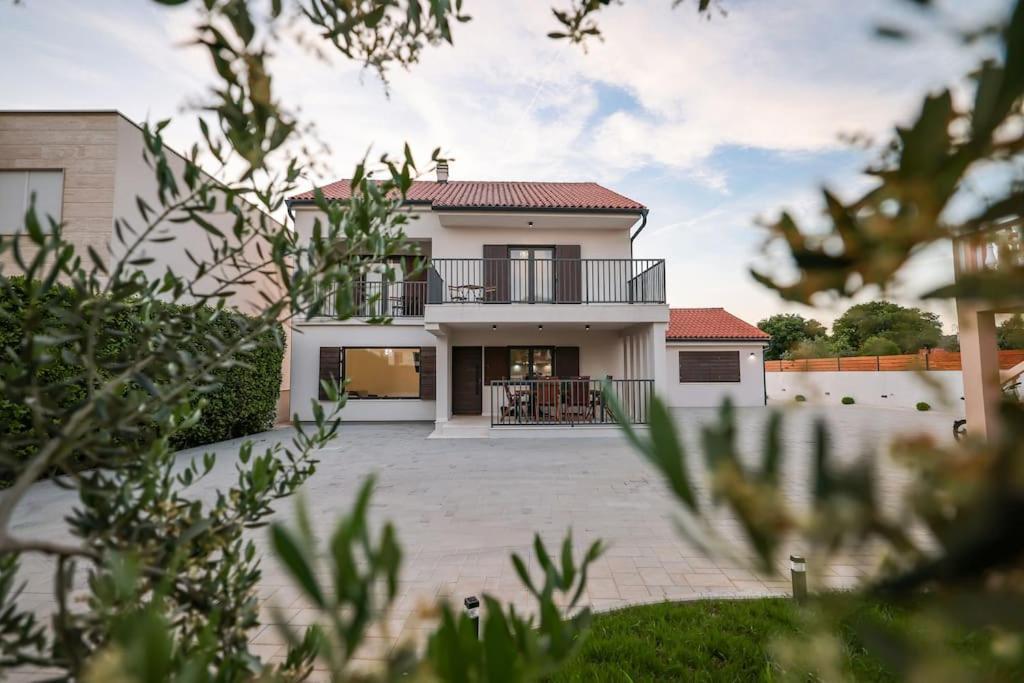 Elaia Villa