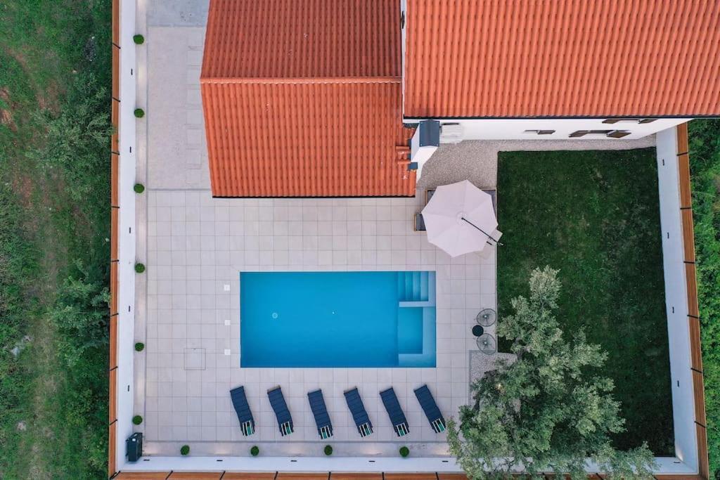 Elaia Villa *